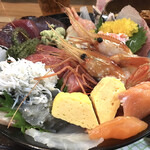 居酒屋 やっとる? - これでもかとお刺身がどっさり！
                                ハートの卵焼きが可愛い