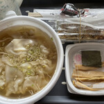 白龍 - 料理写真:ワンタンスープと餃子