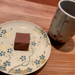 奈良屋町 青 - 空気でできた桜餅