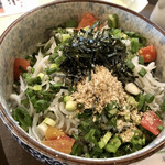 Asakusa Shokudou - 釜揚げシラス丼　たっぷりのシラスをトマトと薬味と梅醤油ダシで食べる！おいしかったです
