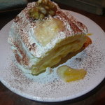 Suzumeya - りんごとカスタードロールケーキ