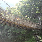 本家伴久 - 本館と夕食会場を結ぶかずら橋