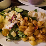 ロス・ボラチョス - ♪特命の一杯目…