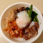 炭火焼肉 肉匠 黒部 新札幌店 - 野菜たっぷりビビンバ丼