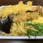 丸亀製麺 - 3種の天ぷらと定番おかずのうどん弁当