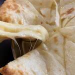 インデアンレストラン  ニューミラ - チーズナン