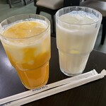 インデアンレストラン  ニューミラ - マンゴーラッシーとラッシー