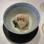 草庵 鍋島 - 虎河豚焼き白子(長崎)、蒸鮑(長崎)