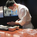 草庵 鍋島 - 作って説明して、お忙しい最中