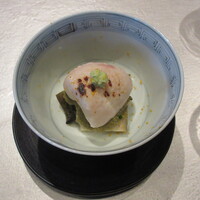 草庵 鍋島 - 虎河豚焼き白子(長崎)、蒸鮑(長崎)