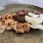 みどり食堂 - 肉は即スライドでのせてくれます