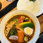 カレー食堂 心 - とり野菜のスープカレー〜辛さ10番〜大盛りライス
