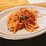 BLU - 辛いトマトソースとにんにくのスパゲティ