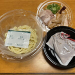 中華蕎麦 とみ田 - 中華蕎麦とみ田監修「濃厚豚骨魚介冷やしＷ焼豚つけ麺」594円