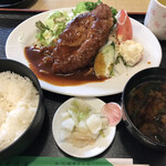 れすとらん伊勢屋 - ハンバーグ定食