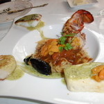 シェ・スガヤ - ビックリ仰天した一皿。まさに「海のご馳走」どれもおいしく、どれから食べていいかわからず、大興奮です☆.｡.:*(嬉´Д`嬉).｡.:*☆