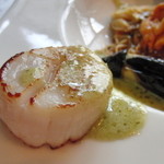 シェ・スガヤ - 海のご馳走（まずはホタテ）