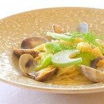 Irukuo Re - アサリと旬野菜のアンチョビクリームソース