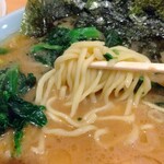 家系ラーメン 貫徹家 - 中太麺味助