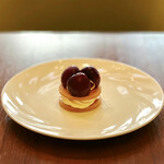 ラウンジ シーウインド - バターサンドクッキー@カリッとしたフリーズドライチェリーがアクセント。上と中にバタークリームがたっぷり