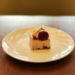 ラウンジ シーウインド - ケーク クランベリー@ドライクランベリーを焼きこんだパウンドケーキ