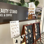 BEAUTY STAND BAGEL&COFFEE - 外観　新宿マルイ本館　地下通路出入り口すぐ