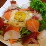 海鮮道楽たち花 - 市場サラダ・新鮮魚介（1260円）