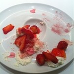 フロリレージュ - 【2012.3.20 ランチ】デセールはとちおとめとあまおうのクレームダンジュ