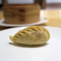 スーツァン・レストラン陳 渋谷店 - 揚げ餃子
                      
                      外はチュロスのような香り！
                      
                      餡は、五香粉の香る野菜にエリンギ、春雨など