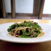 スーツァン・レストラン陳 渋谷店 - メイン
                    
                    牛肉とピーマンのあんかけ焼きそば♪
                    
                    ムチムチの麺も特徴的で美味しいです^^