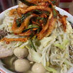 ラーメン二郎 - ラーメン（780円）＋味うずら（100円）＋ニラキムチ（100円）、ニンニクコール