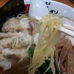 中華そば 半ざわ - 細麺はちょっとウェーブあり