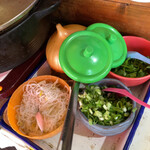 ワルン カフェ - スープの脇にある