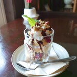 シモゾノ珈琲 - 自家製アイスクリームのピッコロパフェ