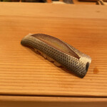 鮨 太一 - こはだ
      少し強めな〆具合。香りも良し。鮨食べに来たんだなあ！って思える最適なニ貫目。ここで目が覚める。