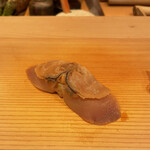 鮨 太一 - 大きな煮蛤　
      生のような食感とみずみずしさが楽しい。