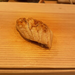 鮨 太一 - 煮切りをぬる穴子　わたしはどろっとしたツメのほうが好きかな。この穴子は玉の前の前座かも？