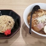 札幌ラーメン熊吉 - らーめん半チャーハン(醤油/900円)