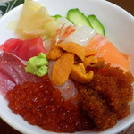 海鮮道楽たち花 - 海鮮赤字丼（980円）