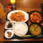 わ楽 - ハーフ&ハーフ定食  880円税込