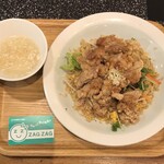 上海常  - 油淋鶏炒飯¥880 セットのスープ()