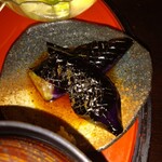 Sakafuku - ナスの生姜焼きは、揚げ浸しでした。
      斜めに入った隠し包丁の決め細かさが…さすがの老舗！
      生姜のお出汁が染みていて、ご飯が進みます♪