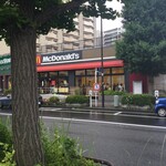 マクドナルド - 木々の間から見えるマクドナルドも素敵です。