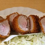 とんかつ野崎 - ヒレカツ定食　1,500円　ほのかにピンク色のヒレカツ断面
            これは旨いねえ！　
            素のヒレカツが旨いって最上級の褒め言葉なんだよね