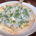 クッチーナディー - 釜揚げシラスと深谷ネギの和風ピッツァ1,450円