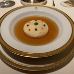 アピシウス - 雲丹とキャビア　カリフラワーのムース　コンソメゼリー寄せ（高橋徳男氏へのオマージュ）