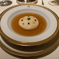 アピシウス - 雲丹とキャビア　カリフラワーのムース　コンソメゼリー寄せ（高橋徳男氏へのオマージュ）