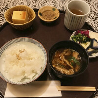 やげんぼり 赤坂店 - 左奥のもろこし豆腐、たまらんかった…
                    季節のお豆腐なのかしら？甘くて美味しい