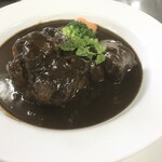 ・Simmering Japanese black beef tail stew