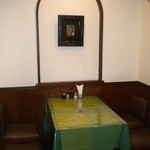 スコット 旧館 - 一階カーテン奥の４人席